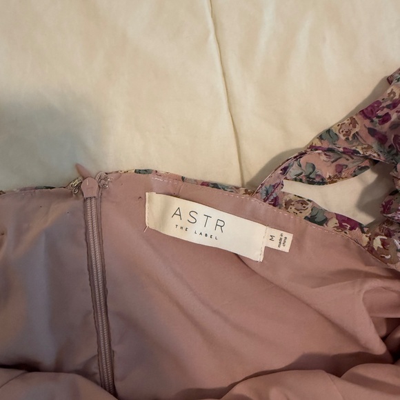ASTR the Label Ruffle Ruched Zinnia Lilac Floral Mini dress M - Picture 5 of 7